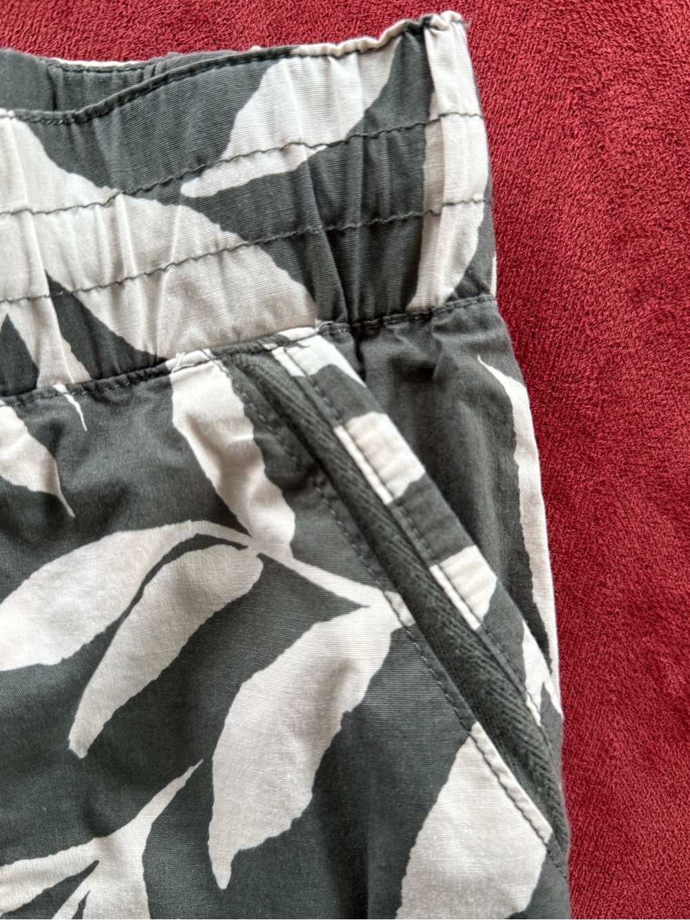 Democracy Cropped Cargo Pants Olive Green Tropical Leaf Print Drawstring Size 8 - Picture 8 of 11